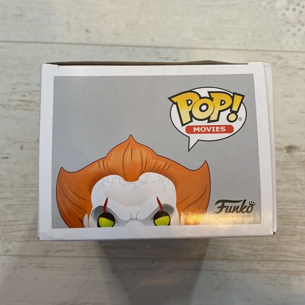 Funko Pop Pennywise With Balloon #475 IT Exclusive Figure - Picture 9 of 10